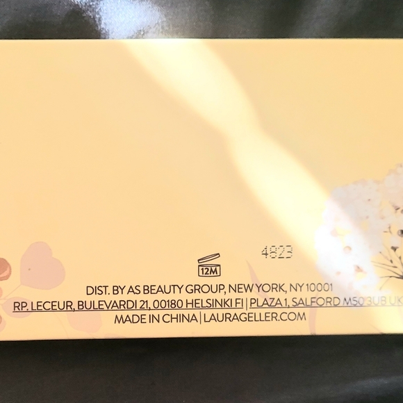 NWOB Laura Geller Floral Eyeshadow Palette - Picture 3 of 3